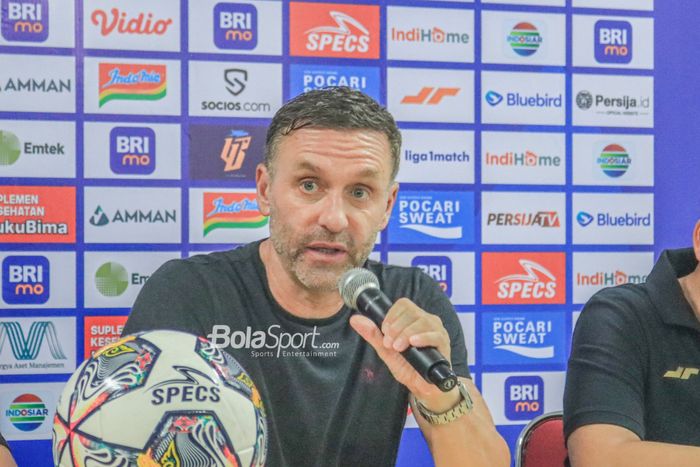 Pelatih Persija Jakarta, Thomas Doll, sedang memberikan keterangan kepada awak media setelah laga pekan ke-22 Liga 1 2022 di Stadion Patriot Candrabhaga, Bekasi, Jawa Barat, Jumat (3/2/2023).