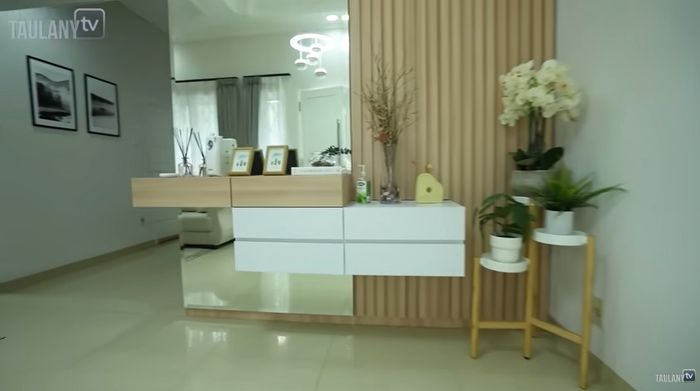 Penampakan area di dalam rumah Kiky Saputri