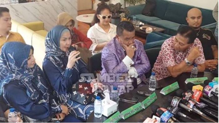 Venna Melinda mengaku meminta sang ketua partai agar mengizinkan dirinya bisa nyaleg dengan Ferry Irawan