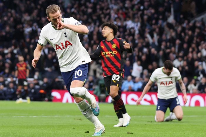 Selebrasi bomber Tottenham Hotspur, Harry Kane, saat mencetak gol ke gawang Manchester City pada pekan ke-22 Liga Inggris musim 2022-2023 di Tottenham Hotspur Stadium, London, Inggris, Minggu (5/2/2023)