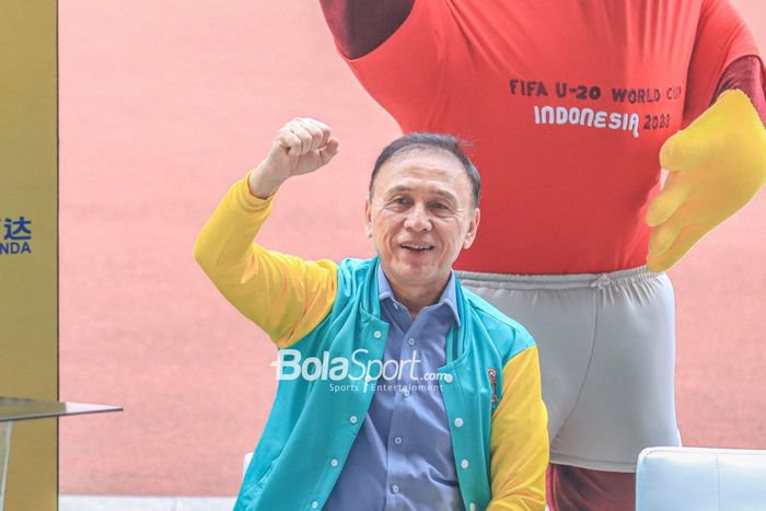 Ketua Umum PSSI, Mochamad Iriawan, sedang memberikan keterangan kepada awak media dalam sesi jumpa pers hitung mundur 100 hari menuju Piala Dunia U-20 2023 di Stadion Gelora Bung Karno, Senayan, Jakarta, 9 Februari 2023.