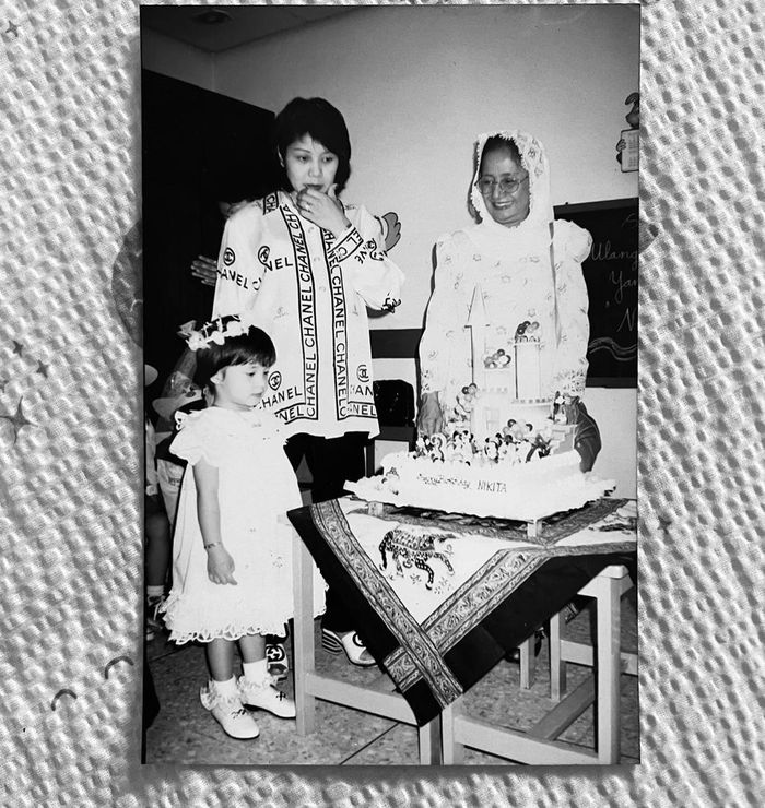 Nikita Willy dan sang ibu Yora Febrina yang tampil dengan fashion item branded