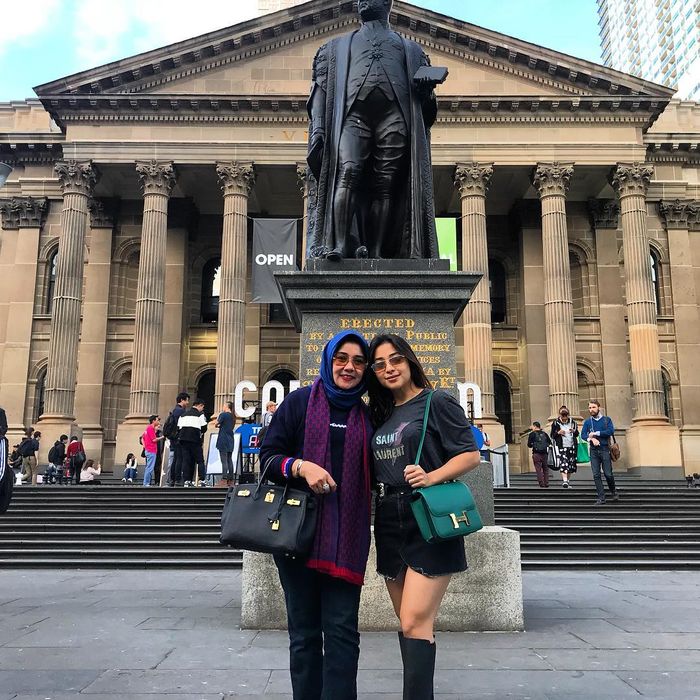 Nikita Willy dan sang ibu, Yora Febrina