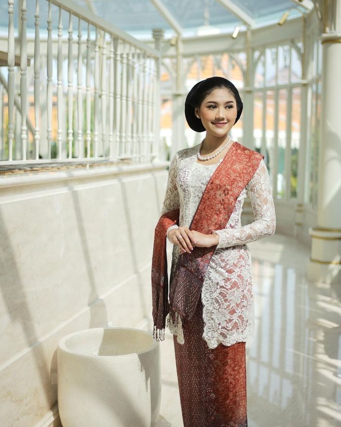 Kebaya Erina Gudono