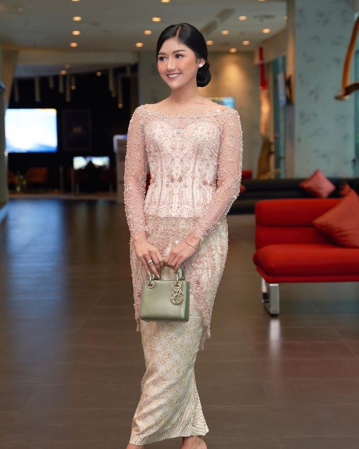 Kebaya Erina Gudono