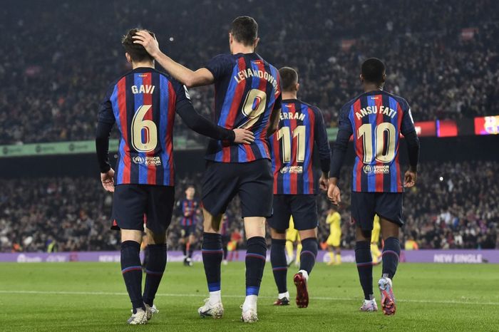 Robert Lewandowski merayakan gol untuk Barcelona ke gawang Cadiz dalam jornada 22 Liga Spanyol 2022-2023 di Stadion Spotify Camp Nou, Minggu (19/2/2023).