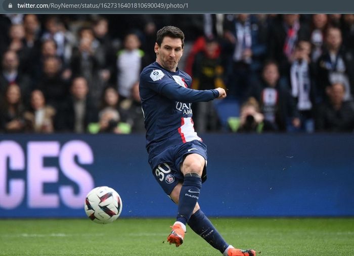 Lionel Messi mencetak gol kemenangan PSG dalam laga ketat melawan Lille yang berakhir 4-3 lewat sepakan perekik.