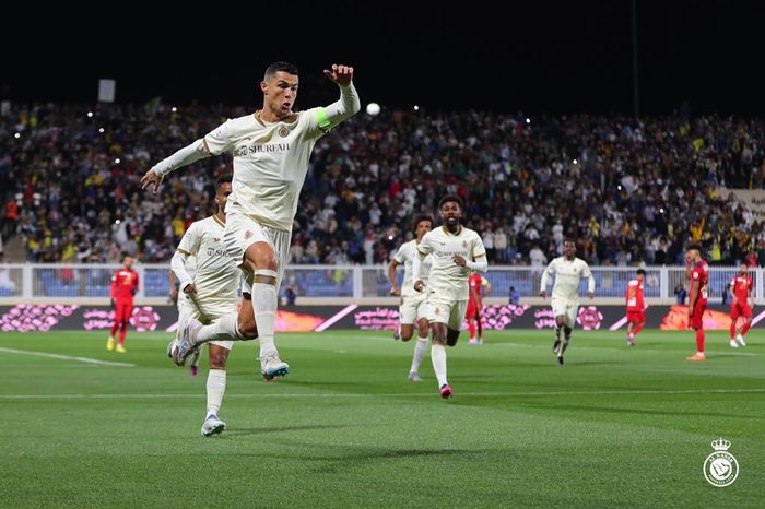 Selebrasi Cristiano Ronaldo usai mencetak gol yang membawa Al Nassr menang 3-0 atas Damac FC di partai Liga Arab Saudi, Sabtu (25/2/2023).