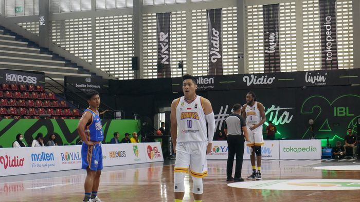 Rizky Effendy (Tangerang Hawks Basketball) di seri keempat IBL 2023 di Sritex Arena, Solo, Rabu (1/3/2023).