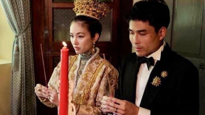 Gaun pengantin dibuat dari emas asli 