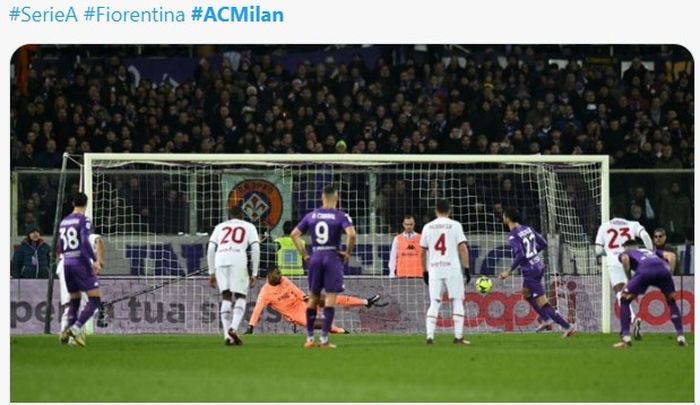 Momen gol pertama Fiorentina ke gawang AC Milan yang dilesakan oleh Nicolas Gonzalez (22) dari titik penalti pada laga pekan ke-25 Liga Italia 2022-2023