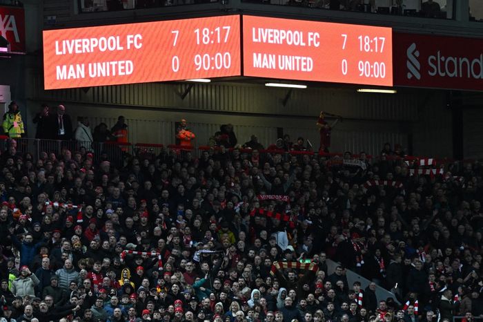 Kekalahan 0-7 Manchester United di markas Liverpool pada laga Liga Inggris (5/3/2023) langsung tercatat sebagai rekor kekalahan terburuk mereka sepanjang sejarah.