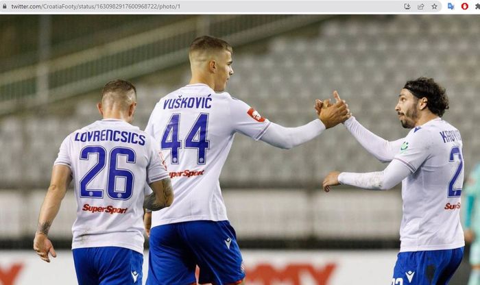 Bek tengah Hajduk Split berusia 16 tahun, Luka Vu&scaron;ković (44), saat beraksi dalam sebuah pertandingan.