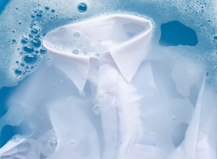 Cara mencuci seragam putih agar bersih cerah kembali.