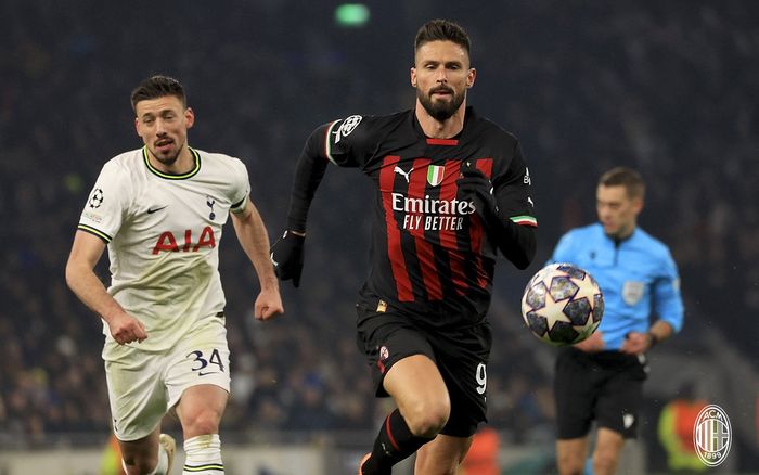 Penyerang AC Milan, Olivier Giroud saat bertanding di leg kedua Liga Champions 2022-2023 menghadapi Tottenham Hotspur.