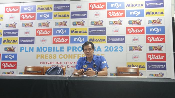 Pelatih Jakarta Pertamina Fastron, Eko Waluyo, pada konferensi pers usai laga kontra Jakarta BIN di final four Proliga 2023 di GOR Sritex Arena, Solo,  Jawa Tengah, Jumat (10/3/2023)