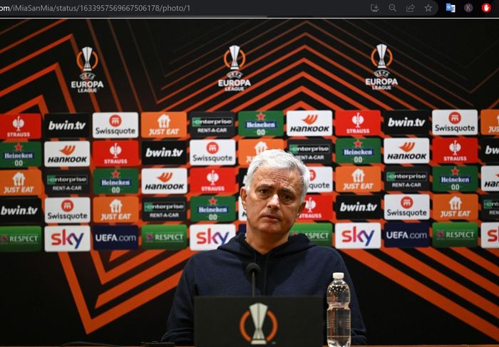 Pelatih AS Roma, Jose Mourinho, dalam konferensi pers di ajang Liga Europa 2022-2023.