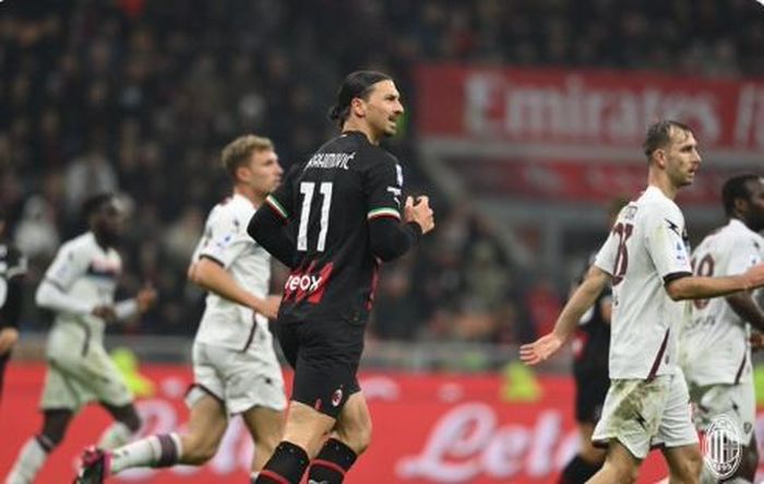 Striker AC Milan, Zlatan Ibrahimovic, beraksi melawan Salernitana dalam laga Liga Italia di Stadion San Siro, Senin (13/3/2023).