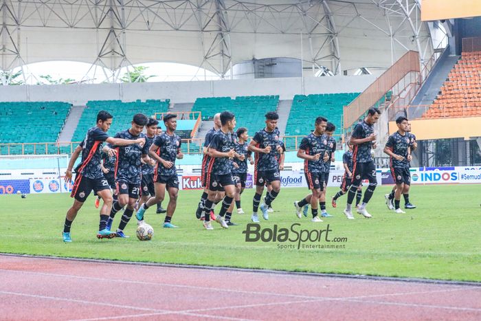 Skuat Persija Jakarta (skuad Persija Jakarta) sedang berlatih di Stadion Wibawa Mukti, Cikarang, Jawa Barat, Rabu (15/3/2023),