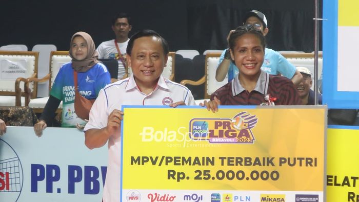 Outside hitter Gresik Petrokimia Pupuk Indonesia, Mediol Stiovanny Yoku, menjadi pemain terbaik putri Proliga 2023.