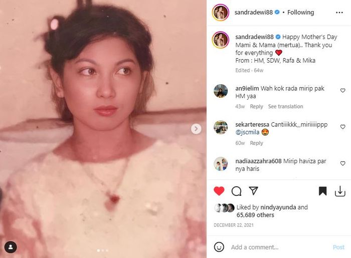 Foto masa muda ibunda Sandra Dewi