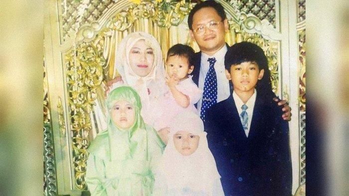 Potret keluarga Erina Gudono