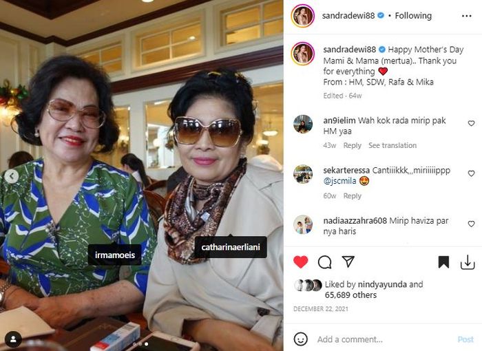 Foto ibunda Sandra Dewi