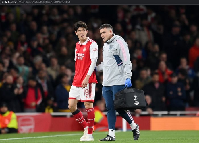 Takehiro Tomiyasu dipastikan absen bersama Arsenal hingga akhir musim 2022-2023 usai mengalami cedera lutut.