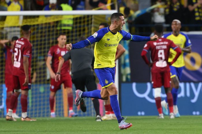 Megabintang Al Nassr, Cristiano Ronaldo, merayakan gol ke gawang Abha dalam laga Liga Arab Saudi di Stadion Mrsool Park, 18 Maret 2023.