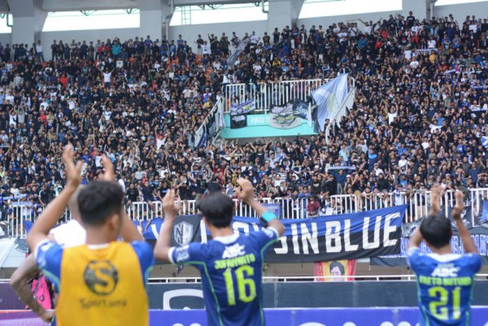 Laga tunda Liga 1 2022-2023, Persib vs Bhayangkara FC di Stadion Pakansari Bogor, Jumat (24/3/2023) dapat disaksikan langsung oleh penonton, berikut daftar harga tiketnya.