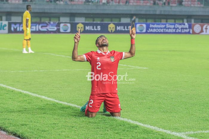 Selebrasi Yakob Sayuri setelah mencetak gol pertama timnas Indonesia ke gawang Burundi di Stadion Patriot, Sabtu (25/3/2023).