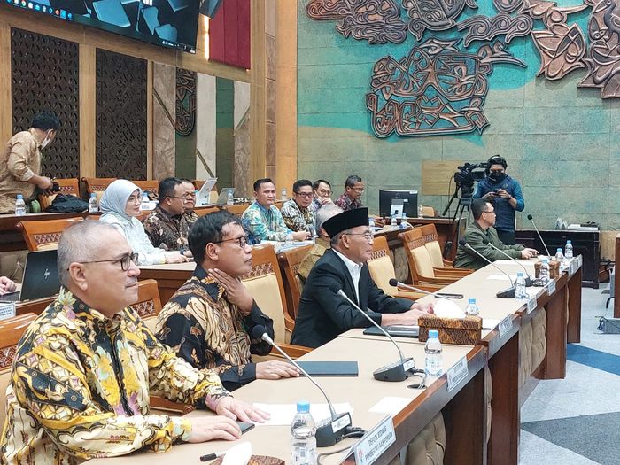 Pelaksana Tugas (Plt) Menteri Pemuda dan Olahraga (Menpora), Muhadjir Effendy dalam Rapat Dengar Pendapat (RDP) bersama Komisi X DPR RI, di DPR Senayan, Jakarta Pusat, Selasa (28/3/2023).