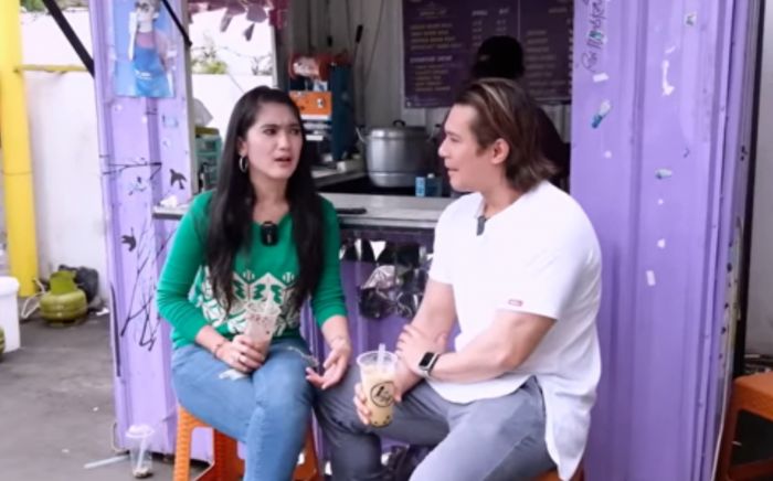 YouTube Afdhal Yusman Afdhal Yusman mengunjungi tempat jualan es boba milik Revi Mariska 