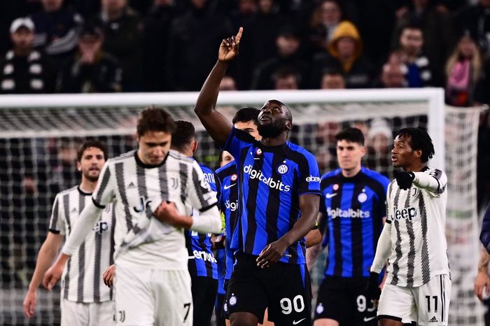Gol penalti Romelu Lukaku selamatkan Inter Milan dari kekalahan lawan Juventus pada semifinal pertama Coppa Italia (4/4/2023).