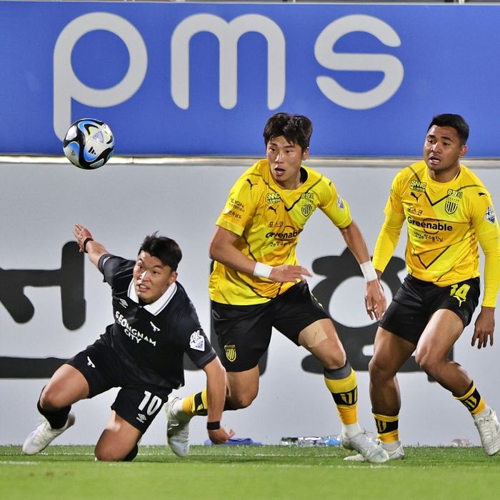 Bek Jeonnam Dragons, Asnawi Mangkualam, saat pertandingan melawan Seongnam FC, Sabtu (8/4/2023).