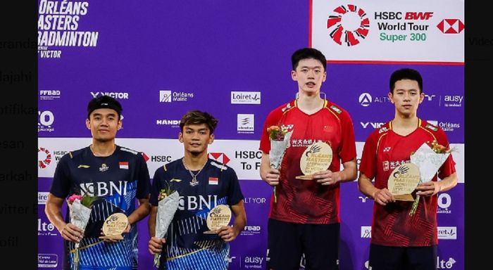 Ganda putra Indonesia, Bagas Maulana/Muhammad Shohibul Fikri (kiri) dan ganda putra China, Chen Bo Yang/Liu Yi (kanan) pada podium Orleans Masters 2023