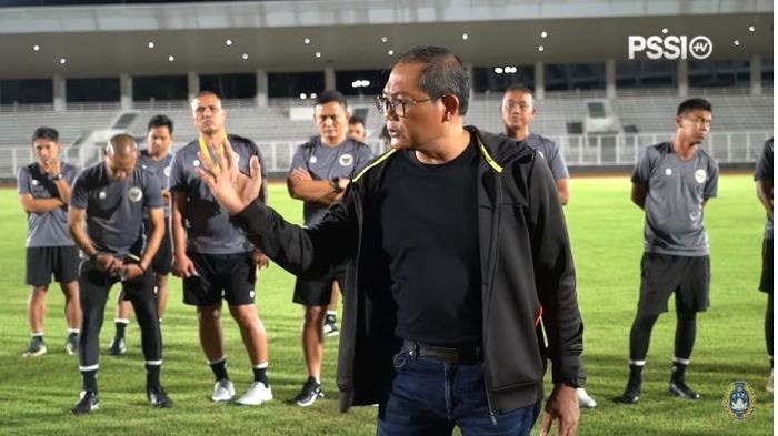 Manajer timnas Indonesia, Sumardji memberi peringatan keras kepada timnas U-22 Indonesia usai laga ujicoba melawan Bhayangkara FC, pada Selasa (11/4/2023).