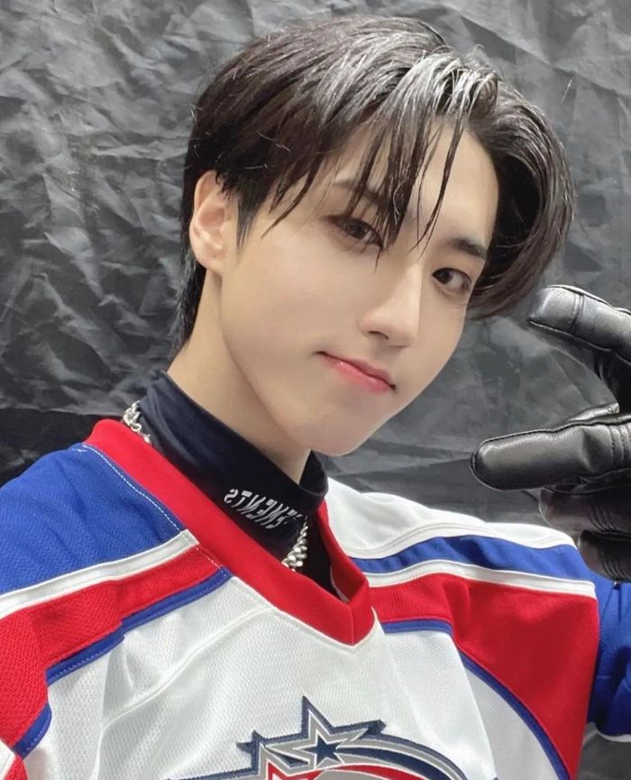 Idol KPop cowok dengan tinggi di bawah 170 cm