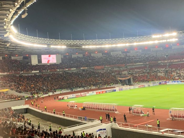The Jakmania bergemuruh terdengar dalam laga pekan ke-34 Liga 1 2022/2023 antara Persija Jakarta vs PSS Sleman di Stadion Utama Gelora Bung Karno (SUGBK), Senayan, Jakarta Pusat, Sabtu (15/4/2023).