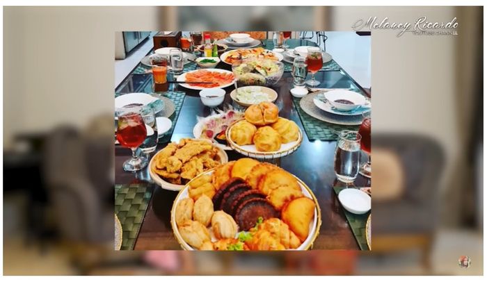 Menu makanan buka puasa di rumah Mayangsari