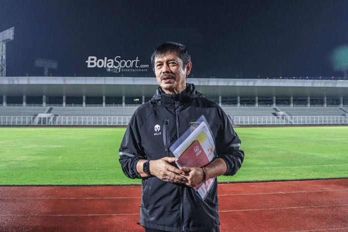 Pelatih timnas U-22 Indonesia, Indra Sjafri, saat ditemui di Stadion Madya, Senayan, Jakarta, Rabu (19/4/2023) malam.