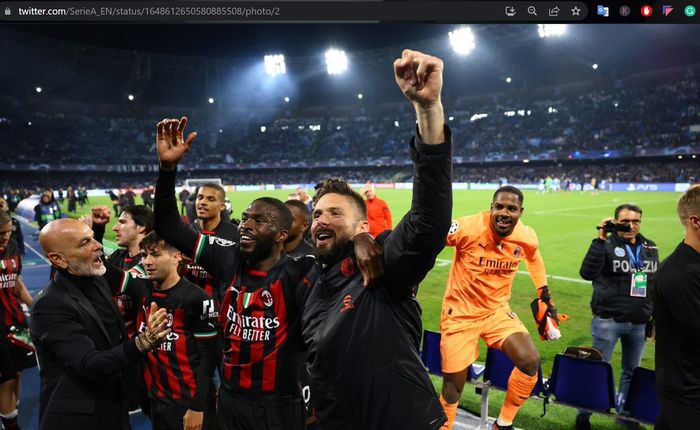 Para pemain AC Milan merayakan keberhasilan mereka lolos ke babak semifinal Liga Champions 2022-2023 usai mengalahkan Napoli.