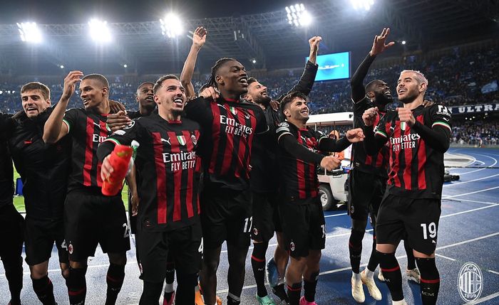 AC Milan sukses meraih satu tiket ke semifinal Liga Champions 2022-2023 usai menyingkirkan Napoli di perempat final dengan keunggulan agregat 2-1.
