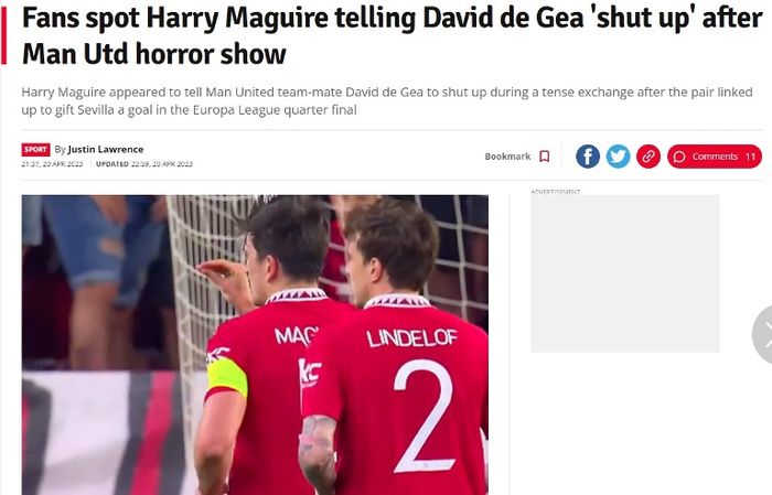 Harry Maguire merespons David de Gea saat Manchester United kalah dari Sevilla.