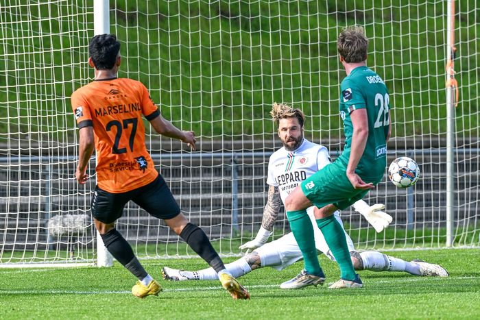 Marselino Ferdinan saat cetak gol perdana untuk KMSK Deinze dalam laga lanjutan Challenger Pro League (Liga Kasta Kedua Belgia) melawan Virton pada Minggu (22/4/2023)