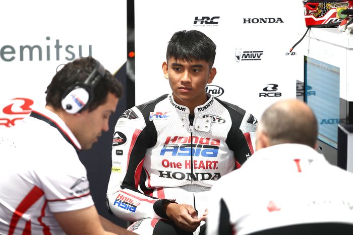 Pembalap Indonesia, Mario Suryo Aji, bersiap untuk seri Moto3 Spanyol 2023 di Sirkuit Jerez pada 28-30 April 