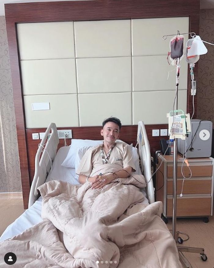 Ruben Onsu tergolek lemah di ranjang rumah sakit