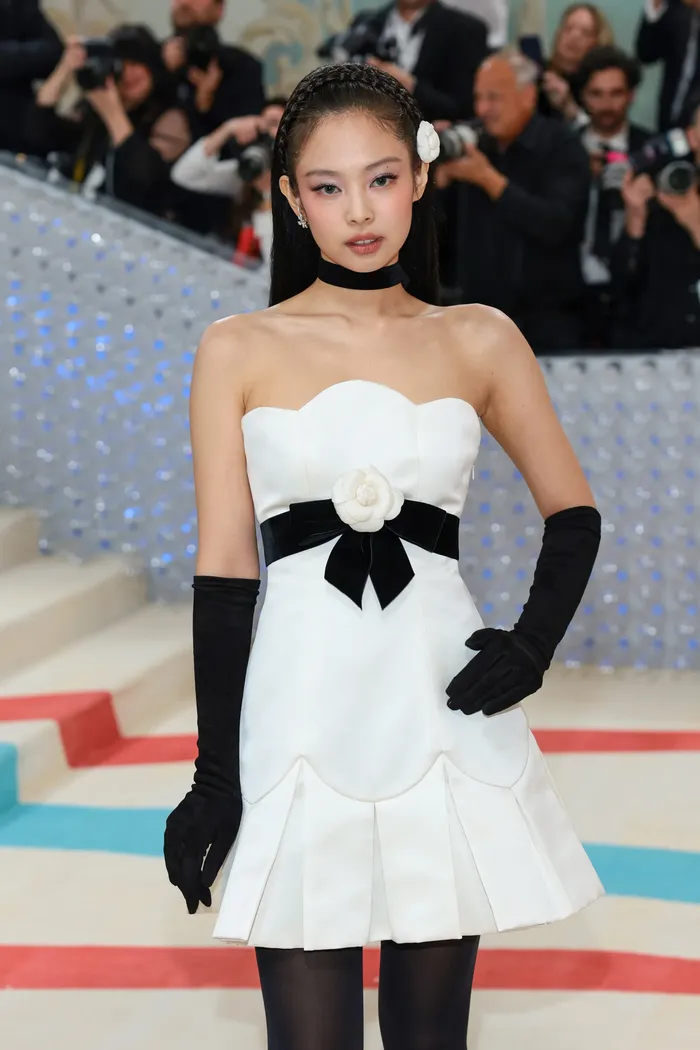 Jennie BLACKPINK dan Song Hye Kyo Jadi 'Bestie' di Met Gala 2023