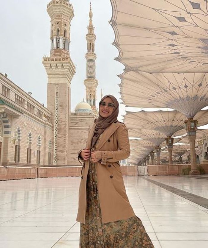 Dine pergi ke Madinah