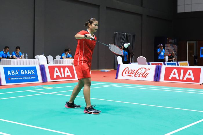 Pebulu tangkis tunggal putri Indonesia, Komang Ayu Cahya Dewi, menjajal venue SEA Games 2023 di Badminton Hall Morodok Techno, Kamboja, Sabtu (6/5/2023).